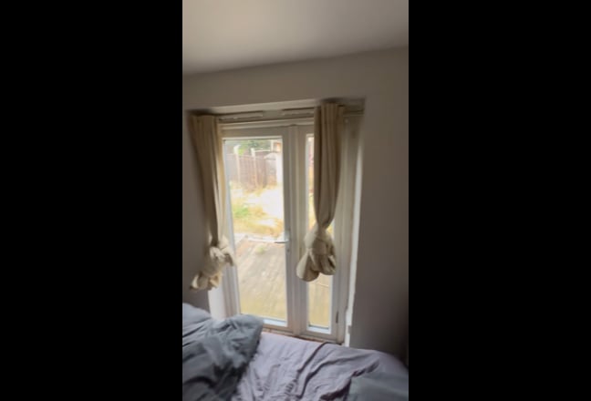 Large Double en-suite + desk| All bills inclusive Main Photo