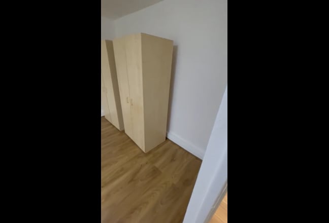 4 rooms in renovated flat in Hendon close to MDX Main Photo