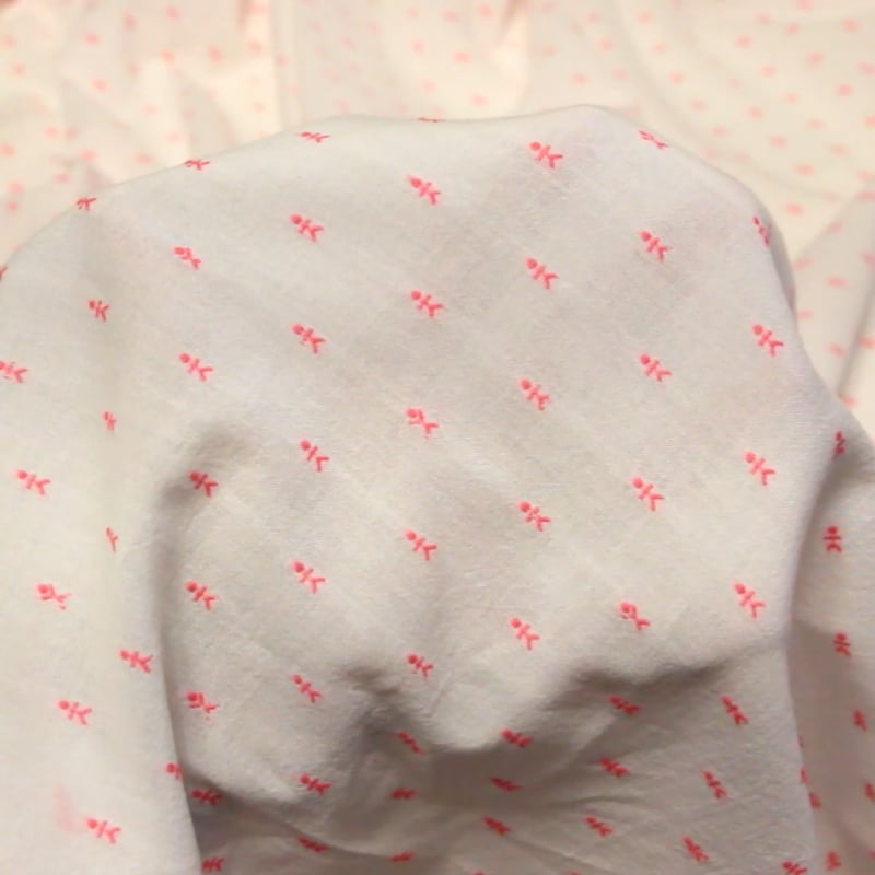 Vidéo: Toile de coton brodée - Bonhomme rose