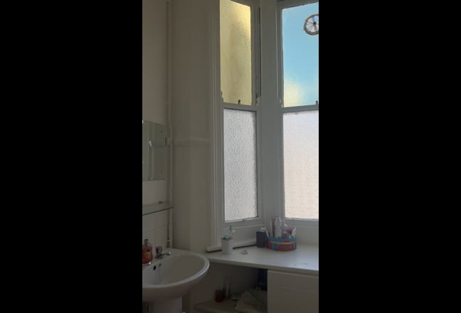 Large double rooms available in central Brighton  Main Photo