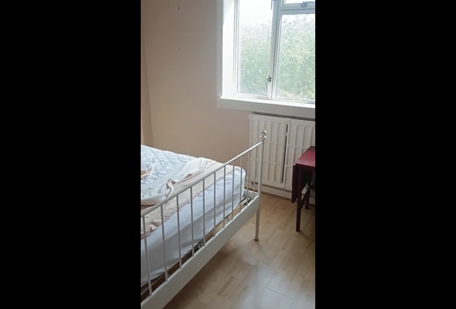 Warm and bright double room, Gorgie Main Photo