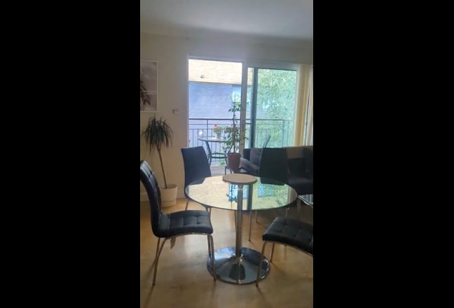 Spacious Double Room in Stunning Shad Thames Flat  Main Photo