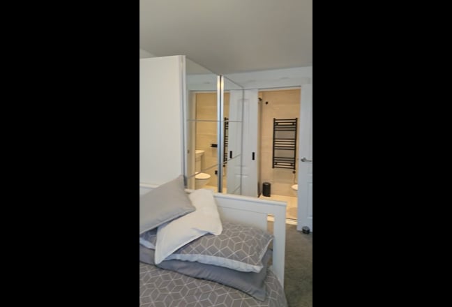 Double Room with En Suite Bills Inc. £620 Main Photo