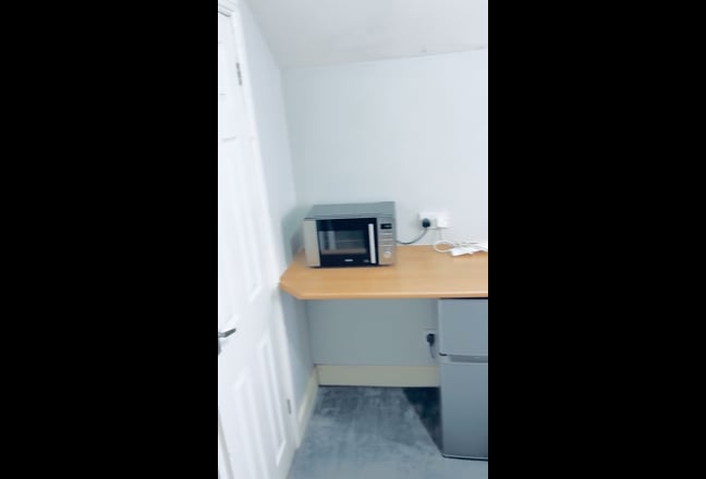 *Opposite Station** Modern large double ensuite  Main Photo