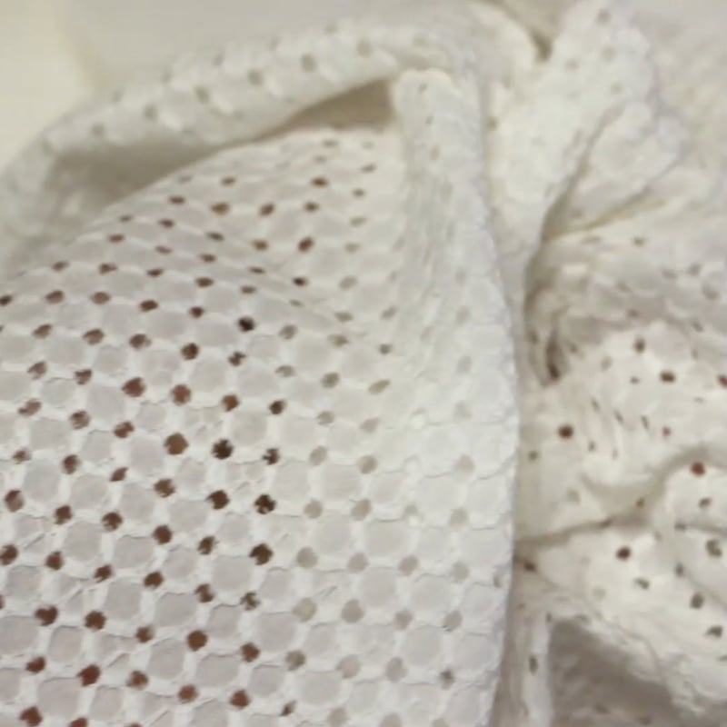 Vidéo: Broderie anglaise 100% coton - Pois ajourés
