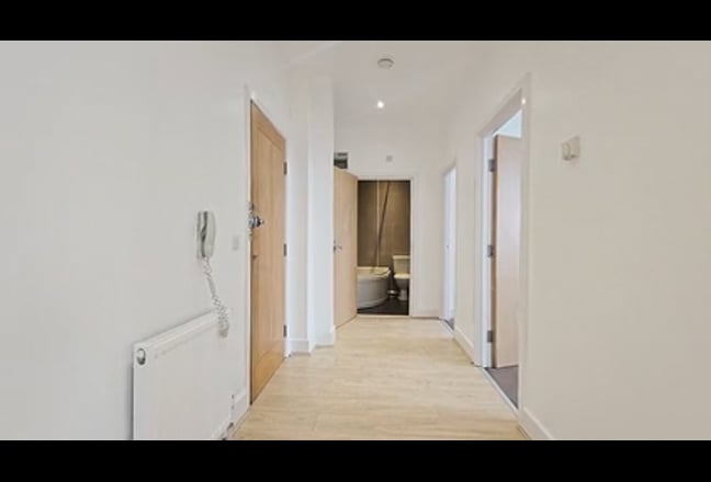 Large 2 Bed Flat to Rent in Ilford Near Station Main Photo