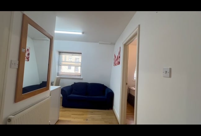 Large One Bedroom Flat in South Kensington SW7 Main Photo