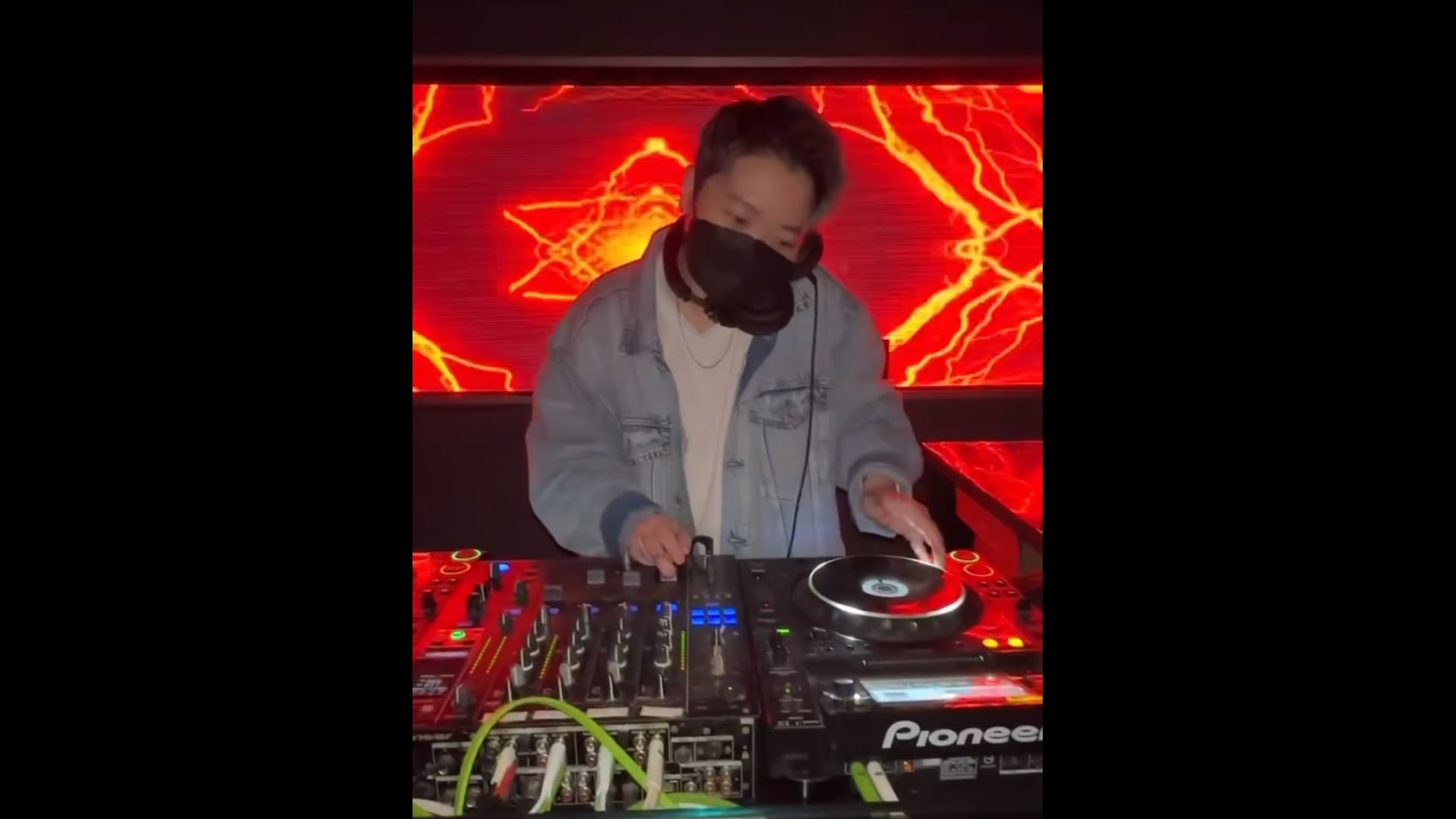 Promotional video thumbnail 2 for DJ S – Wedding, Party & Event DJ