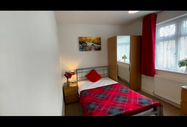 Video 1: Ensuite Bedroom