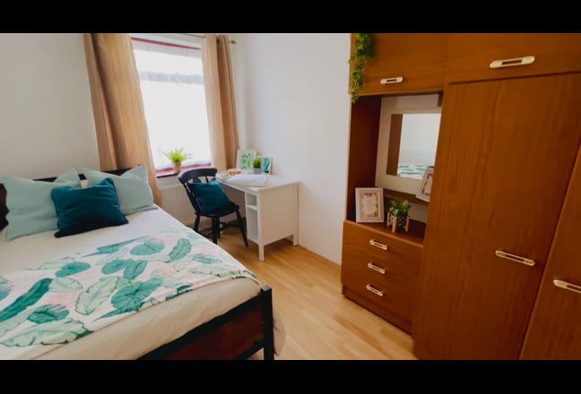 Fantastic location close to Town centre  Main Photo