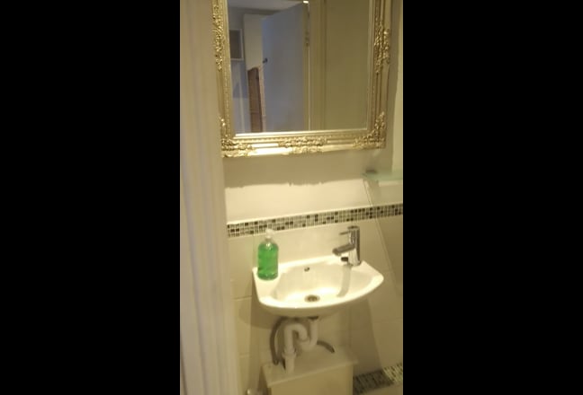 Clean, Private Room, Kitchenette/shower. Main Photo