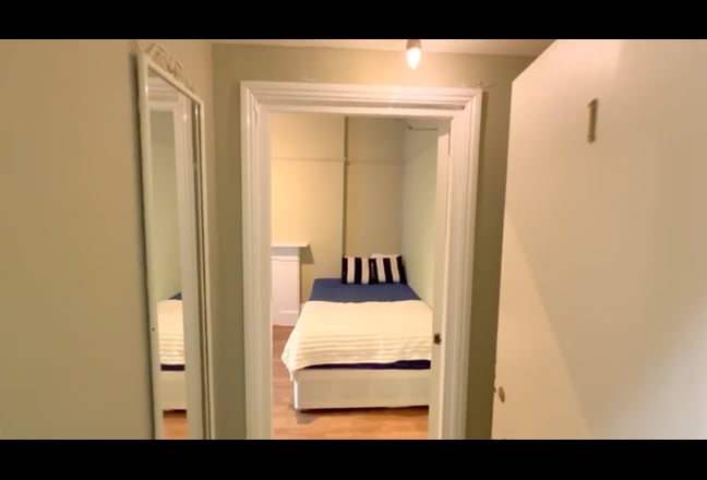 Single bedsit available in Kensington Olympia Main Photo
