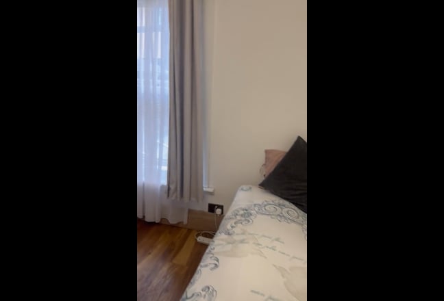 Bright clean room in safe Cul de sac area Main Photo