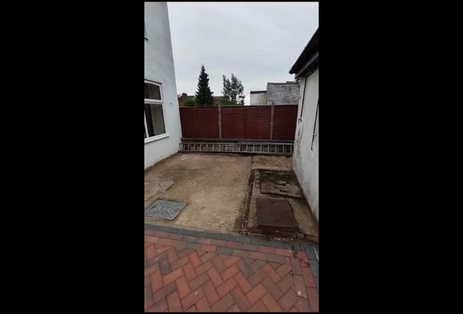 One ensuite room close to town  Main Photo
