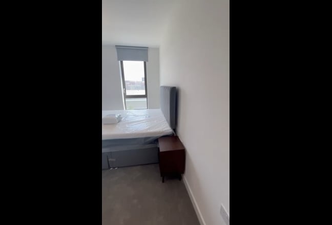 Double bedroom with en-suite & gym. Gallions Reach Main Photo