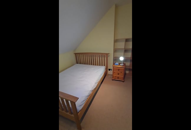 Spacious bedroom - Bills included Main Photo