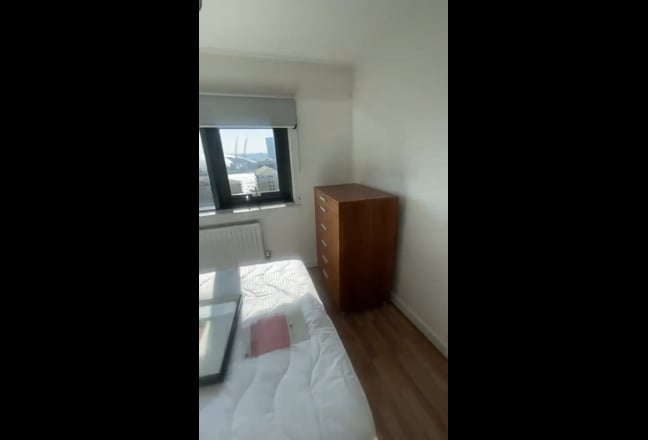 Bright Spacious Double Room available Overlooking  Main Photo