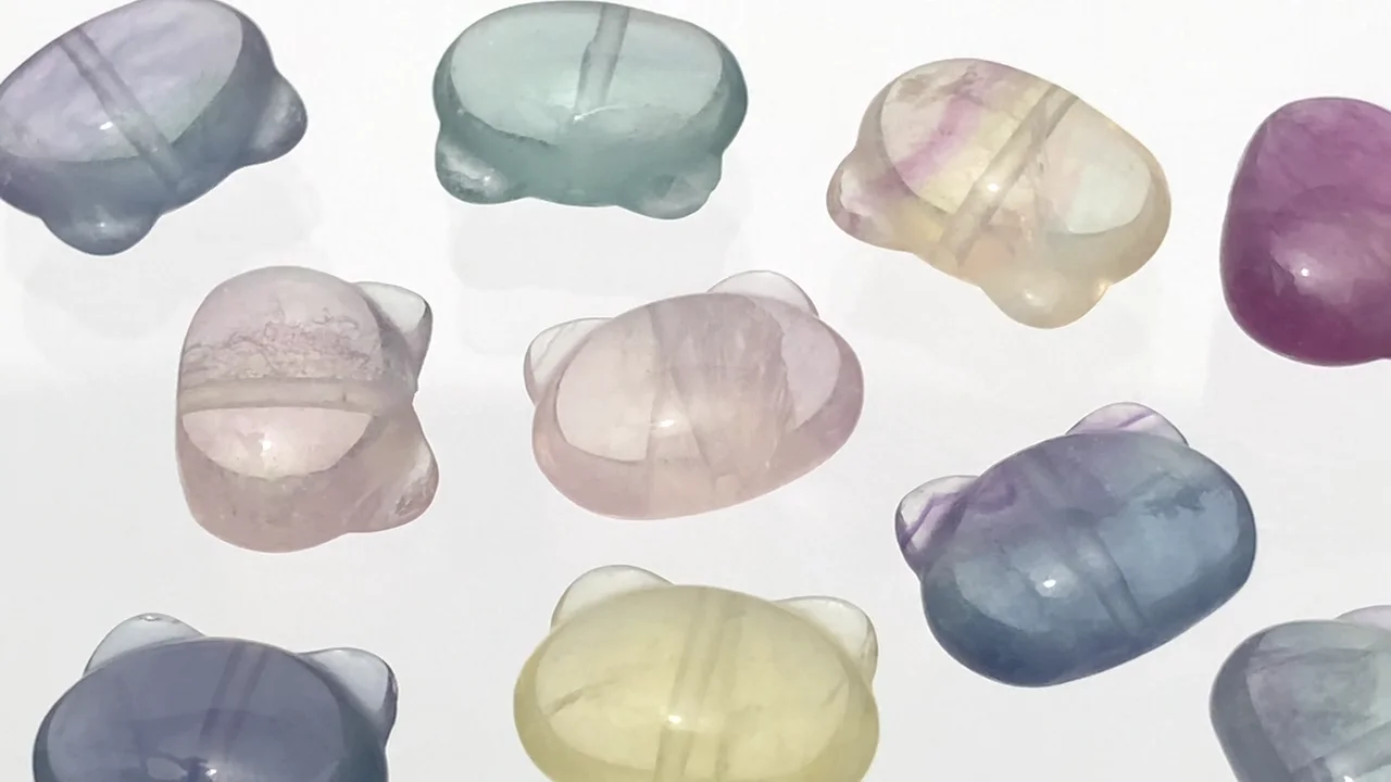 マルチカラーフローライト 猫モチーフ10×13mm 【貫通穴】 5個｜天然石