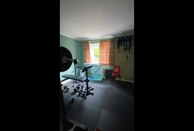 Bright Double Room in Modern, Friendly Home Main Photo