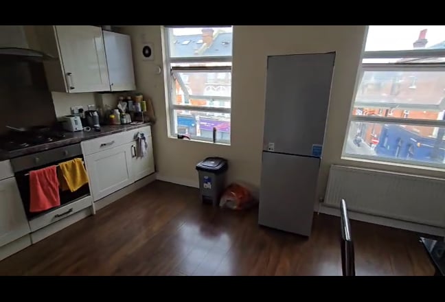 Beautiful Rooms Available Near Tooting Bec Station Main Photo