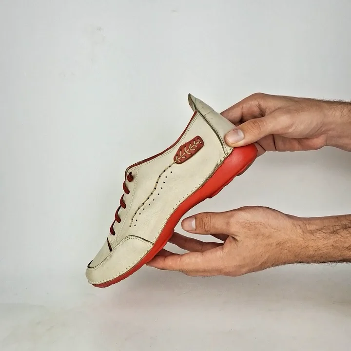 Tênis Feminino de Couro Legítimo com Palmilha em Gel - Off White