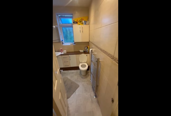 1 Room Available In House Near Station - SA Main Photo