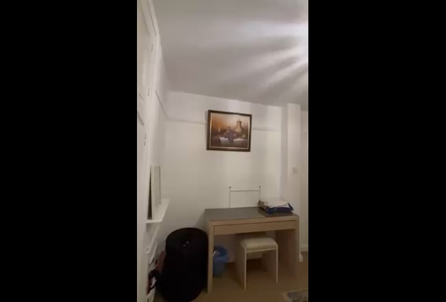A Large Single Room  Available in a Family House Main Photo
