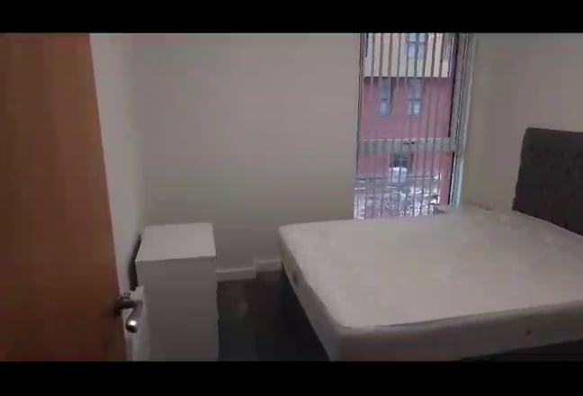Room available in 2-bed Flat Salford Main Photo