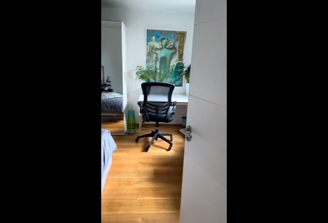 Large room in modern house, short-term or mid-week Main Photo