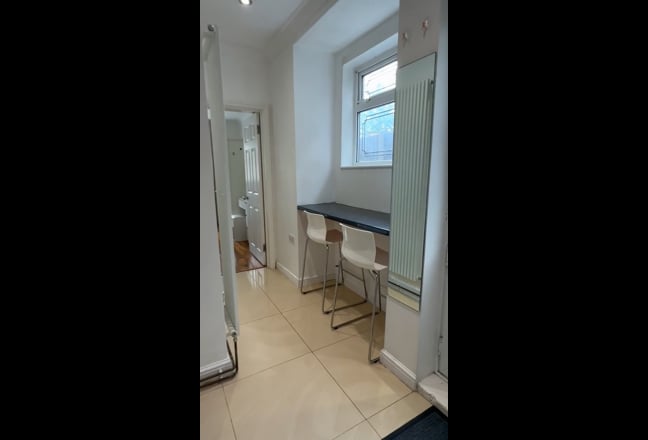 Furnished 1-Bed Studio – All Bills Included Main Photo