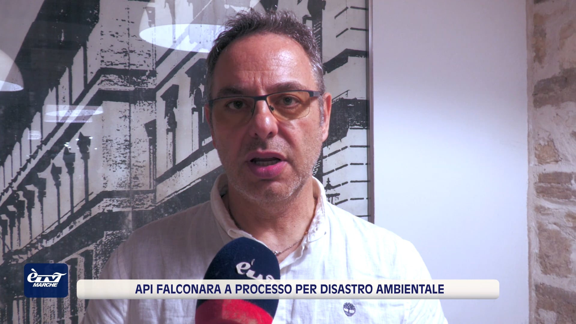 Api Falconara a processo per disastro ambientale - VIDEO - eTv Marche ...
