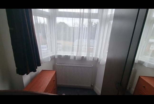 New spacious room in Southall Main Photo