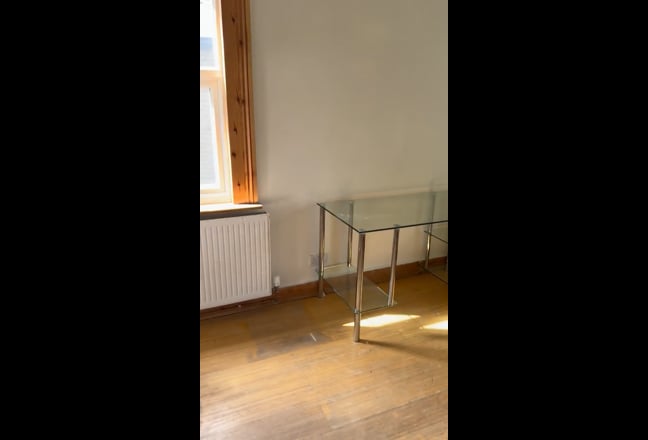 Large double room by Willesden Junction station Main Photo