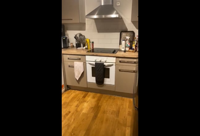 Girls Only Double Bedroom- East Aldgate -  Main Photo