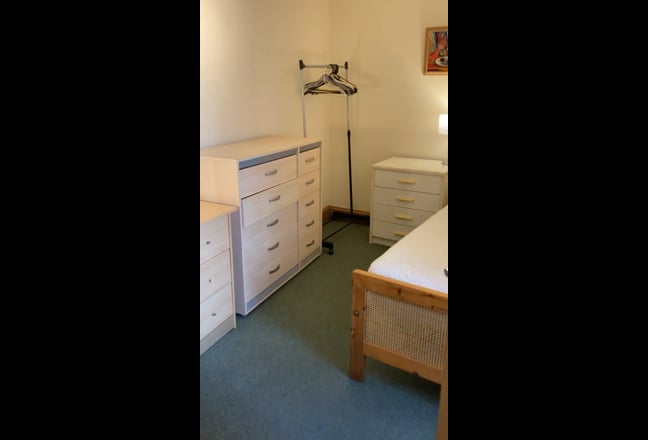 Comfy spacious 2-bed flat, ideal central Falmouth Main Photo