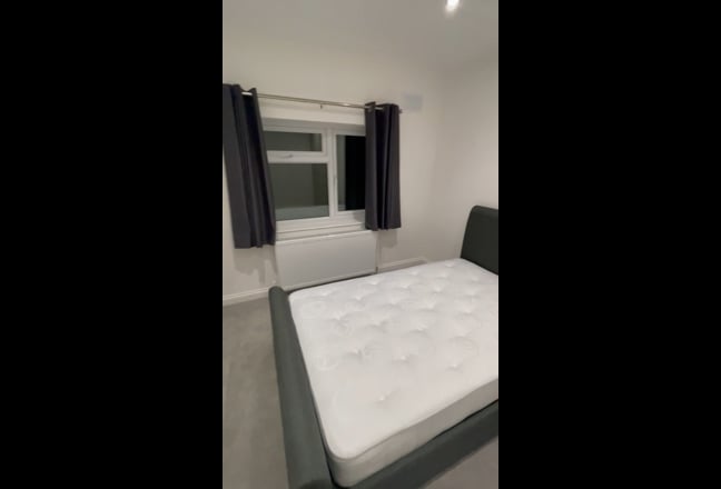 Double Bedroom with modern En-Suite   Main Photo