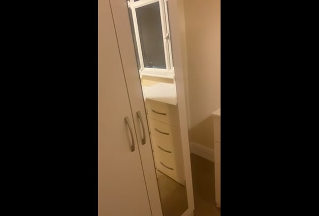 Double room - Horley - grounds & lounge/diner  Main Photo
