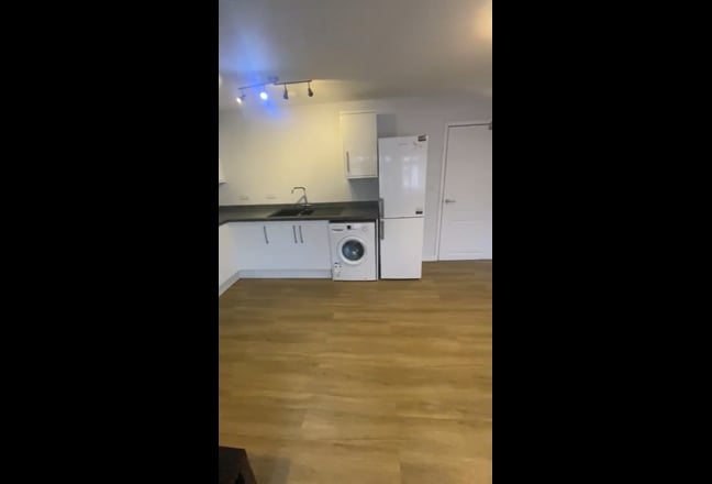 Refurbished 3 bedroom Flat Main Photo