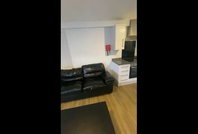 Refurbished 3 bedroom Flat Main Photo