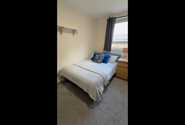 West Kensington TV room Main Photo