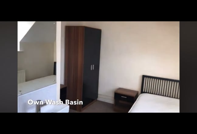 Quiet double room Very central Newport house share Main Photo