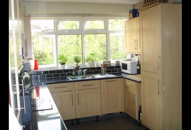 Double room in spacious flat sharing with one  Main Photo