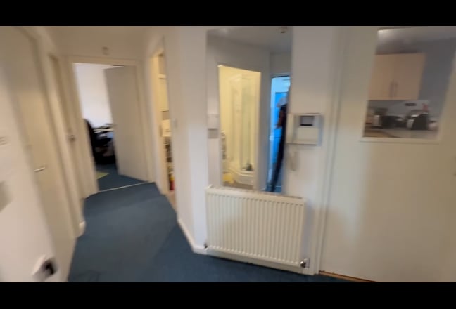 Rooms in 4 Bedroom 2 Bathroom Modern Flat Main Photo