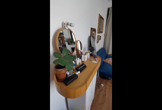 Bright and spacious room in Victoria Park Village  Main Photo