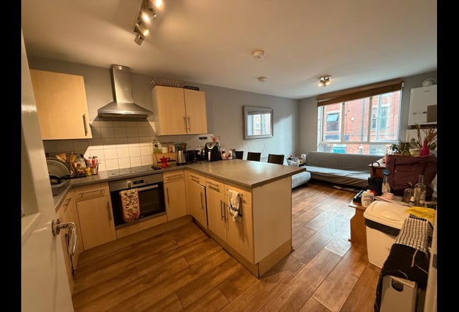 Rooms in 4 Bedroom 2 Bathroom Modern Flat Main Photo