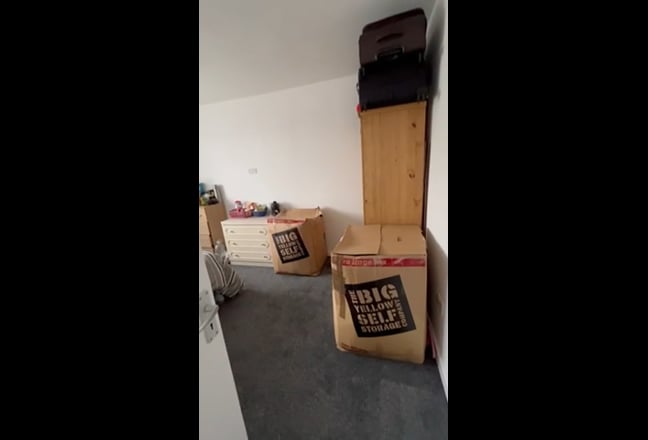 DOUBLE Room Available  Main Photo