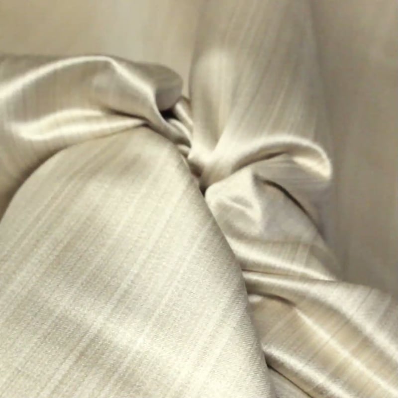 Vidéo: Satin duchesse - Rayé beige