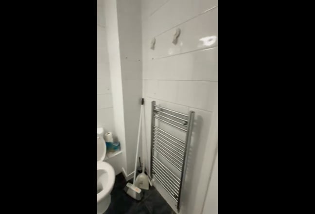 Friendly, tidy flatmate to share a cozy 2 bed flat Main Photo