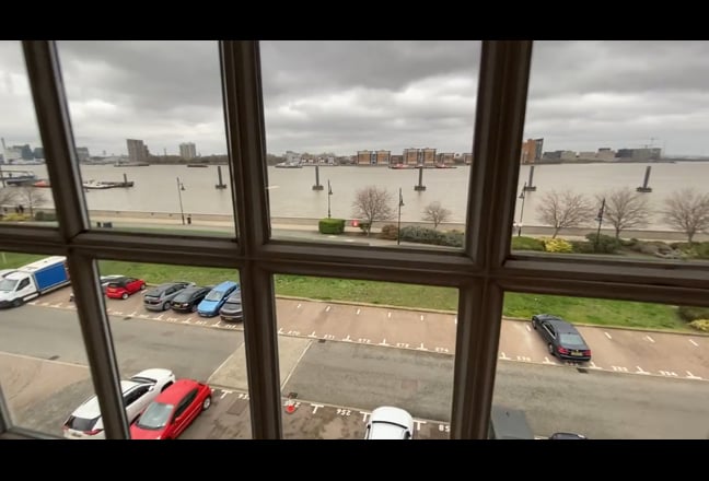 Fantastic duplex flat with direct river views Main Photo