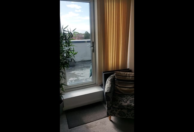 Large Modern Double Room by canal Droylsden Main Photo